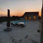 Doci Villa Zara