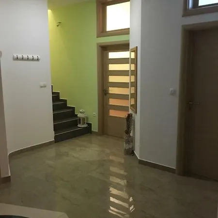 Doci Βίλα Ζαντάρ